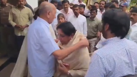 Ajit Pawar Death: Sunetra Pawar, Supriya Sule Break Down as Sharad Pawar Reaches Baramati