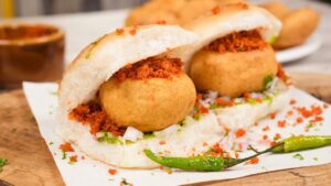 Pune: 13 Must-Try Vada Pav Spots Every Punekar Swears By