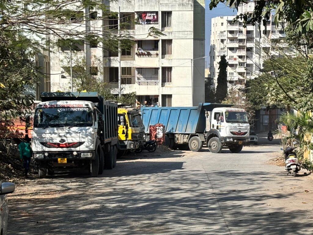 Pune: Sairang Garden Residents in Sus, Threaten Hunger Strike Over Illegal Parking of Heavy Vehicles, Alleging Years of Neglect