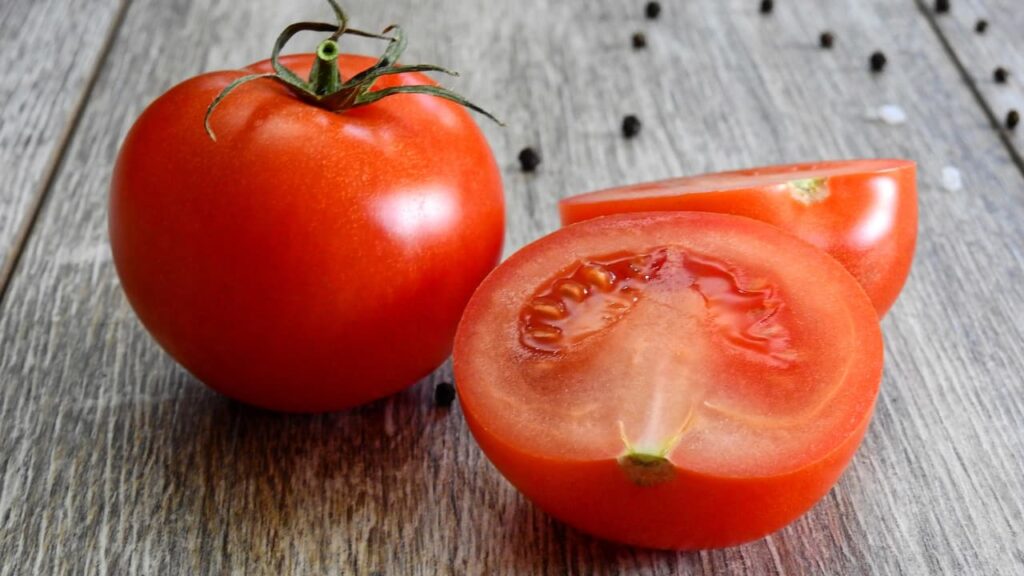 10 Amazing Benefits of Eating Raw Tomatoes: From Immunity to Weight Loss