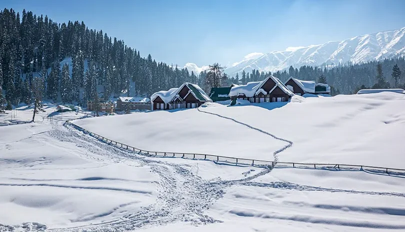 Travelling to Snowy Places? Smart Tips to Stay Safe and Comfortable
