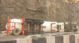 Mumbai-Pune Expressway Toll Refund Promised After 32-Hour Gas Tanker Standstill