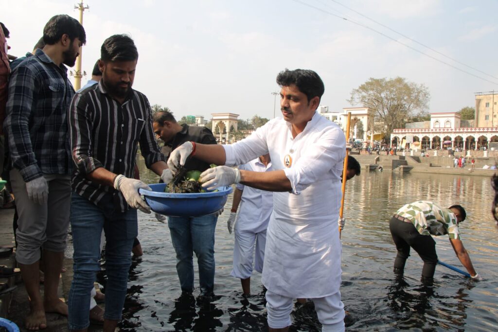 Pune: Pimpri Mayor Ravi Landge Leads Indrayani River Clean-Up Drive, Warns of Strict Action Against Polluting Industries