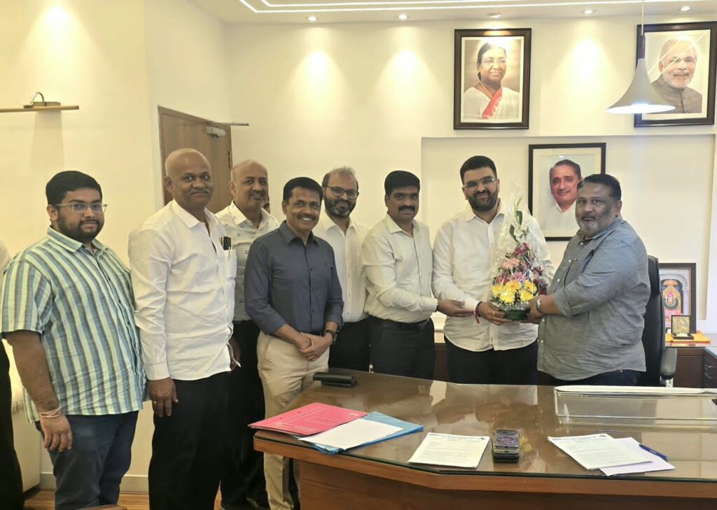 Pune Petrol Dealers Raise Issued Related To Pteroluem Trade And Other Matters With Maharashtra Labour Minister at Mantralaya