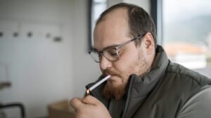 Smoking May Be Injurious to Hair; Linked To Early Baldness