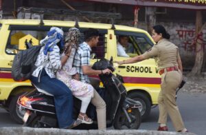 Pune Traffic Police Launch Special Drive Against Triple-Seat Riders, Over 2,600 Vehicles Booked