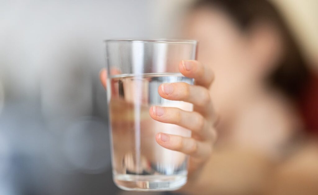 Hot Or Cold Water In The Morning? What Works Better On An Empty Stomach