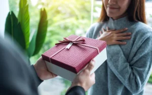 Valentine’s Day Gifts for Your Girlfriend Under ₹1,000