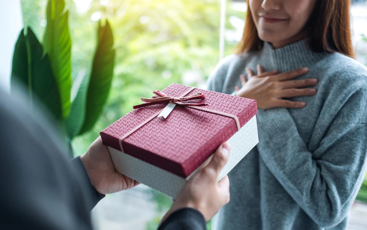 Valentine’s Day Gifts for Your Girlfriend Under ₹1,000