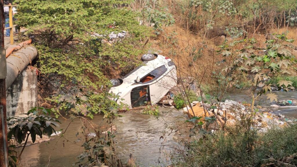 Pune: Army Officer Rescues Driver After Car Plunges Into Bhairoba Nala In Wanowrie, Exemplifies Bravery and Integrity