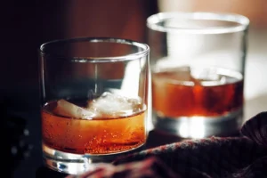 Why People Prefer Drinking Alcohol in the Evening: Psychological and Social Reasons Explained