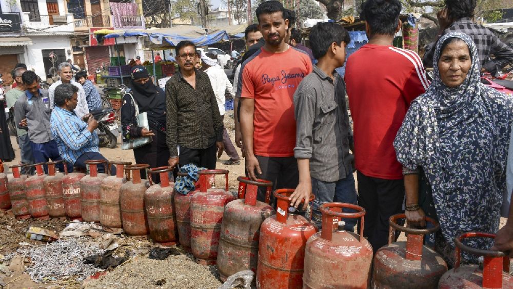 LPG Supply Alert: 14 Kg Cylinders May Get Only 10 Kg Gas Amid Import Crisis