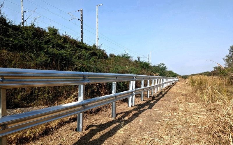 Lonavala-Pune-Daund Rail Stretch to Be Fully Secured with Fencing by August; Half of the Work Already Done