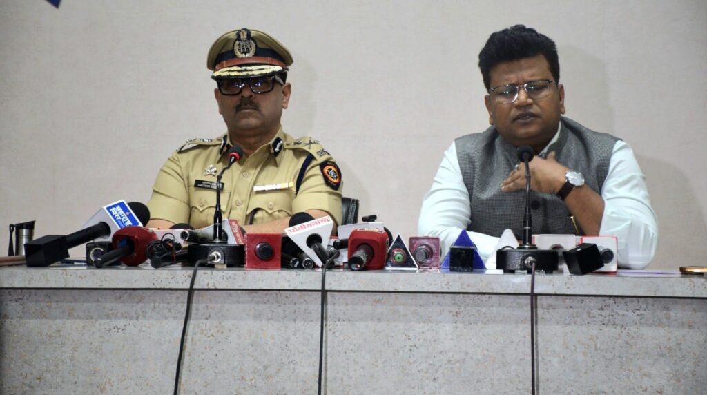 Pune Police And PMC Launches ‘Surgical Strike’ On Illegal Hoardings; Joint Drive To Remove Encroachments And Abandoned Vehicles
