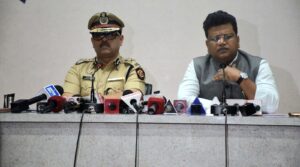 Pune Police And PMC Launches ‘Surgical Strike’ On Illegal Hoardings; Joint Drive To Remove Encroachments And Abandoned Vehicles
