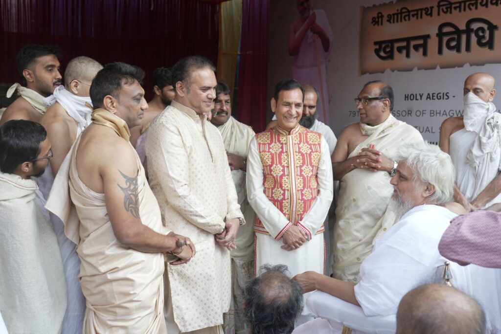 Nyati Elenor Celebrates Spiritual Milestone with Khannan Vidhi Ceremony in the Presence of Jainacharya Shri Yugbhushansuriji