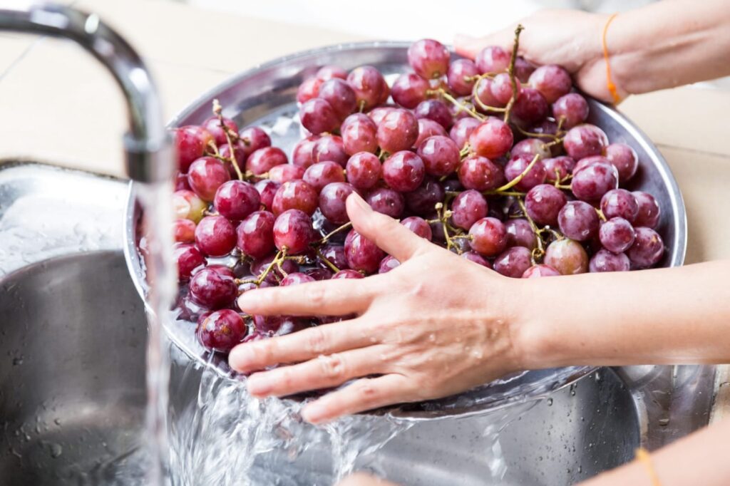 Remove Pesticides From Grapes Naturally: Easy Steps To Clean Them Safely