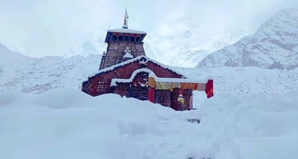 Heavy Snowfall Covers Kedarnath Dham in Thick White Blanket, Security Forces Remain Alert