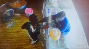 Pune: Daylight Chain Snatching Incident Caught On CCTV; Two Bike-Borne Thieves Escape