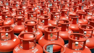 Israel–Iran Conflict Disrupts Gas Supply Chain, LPG Shortage Hits Maharashtra; Cities Like Mumbai, Pune, Nashik Face Crisis