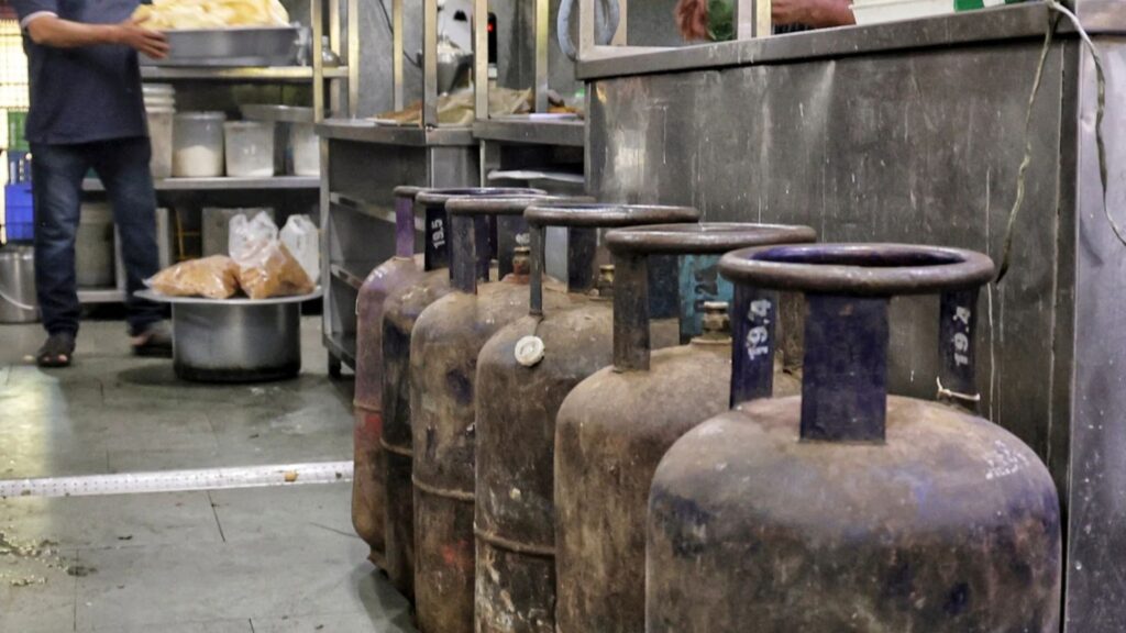 LPG Crisis: Restaurant Body NRAI Asks Eateries To Curtail Menus, Conserve Fuel