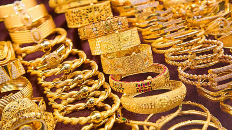 Gold Prices Dip Before Akshaya Tritiya: 24K, 22K, 18K Rates Fall Across Major Cities, Silver Also Drops