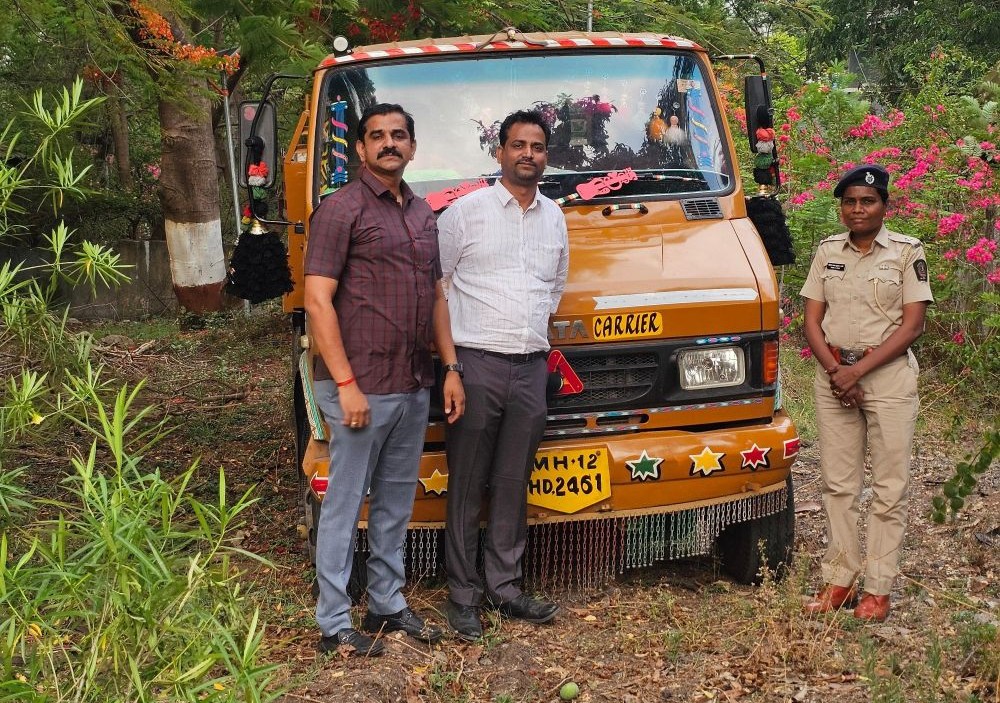 Pune Forest Department Seizes Two Dumpers For Illegal Dumping In Reserved Forest Area In Bhamburda