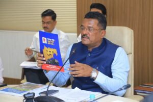 Maharashtra govt to make Marathi mandatory for auto, taxi drivers from May 1