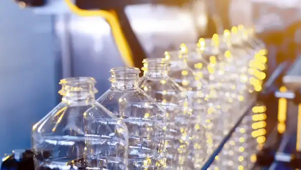 Why Water Bottles Have Zig-Zag Patterns and Textured Bottoms: The Engineering Secrets You Didn’t Know