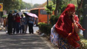 Severe Heatwave Grips Pune as Temperatures Soar to 42°C; Social Media Reacts with Memes