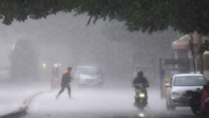 Maharashtra Weather Alert For June 7: Thunderstorms, Lightning and Winds Up to 50 kmph Likely; Yellow Alert Issued for 25 Districts