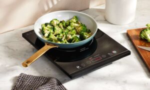 Induction Cooktop Safety Tips: Keep Smartphones, Smartwatches and Cards Away to Avoid Damage