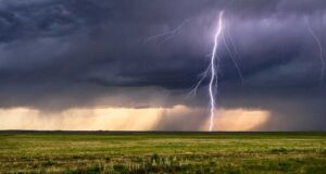 Maharashtra Weather Alert For April 4: Thunderstorms, Gusty Winds and Hail Expected; Yellow Alert for 16 Districts