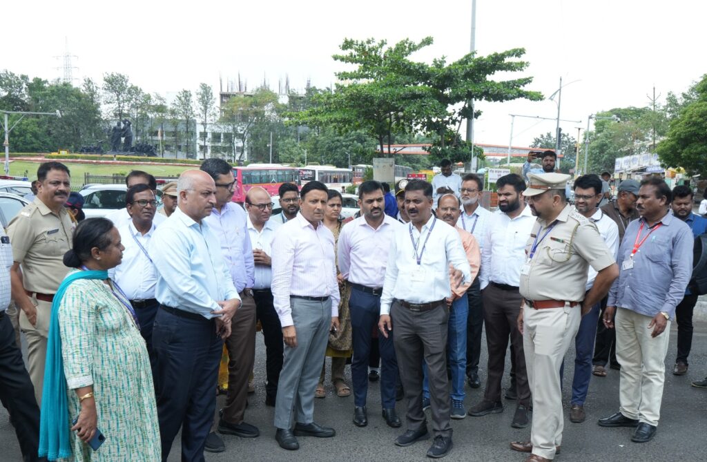 PCMC Commissioner Reviews Ashadhi Wari Palkhi Routes 