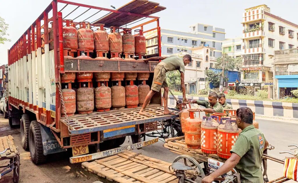 LPG Home Delivery Restarts As Supply Improves; OTP Rule Mandatory For Consumers