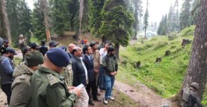 Mid-Air Panic in Gulmarg: Around 300 Tourists Stranded After Gondola Service Suffers Technical Fault, 166 Rescued