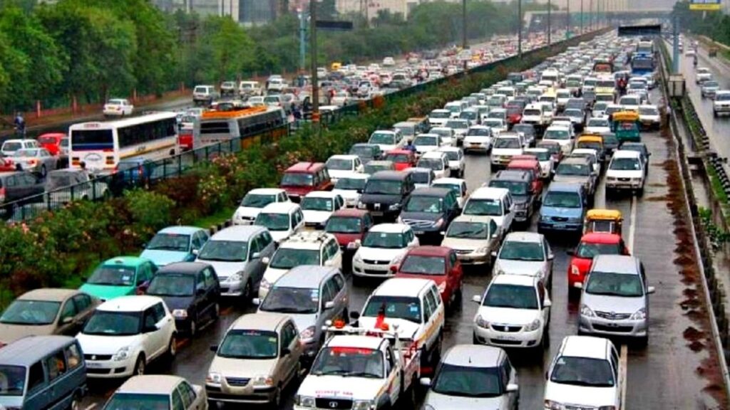 Mumbai–Goa Highway Traffic Jam: Long Holiday Rush Triggers Kilometre-Long Queues, Commuters Struggle