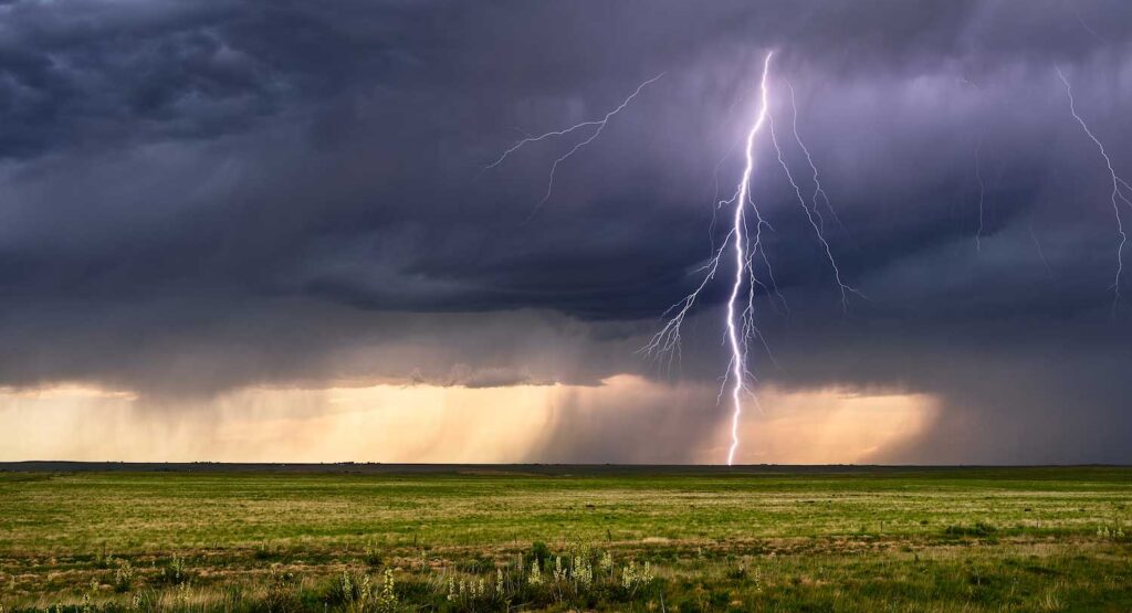 Maharashtra Weather Alert For May 8: Thunderstorms, Lightning And Strong Winds Likely In 10 Districts Over Next 24 Hours