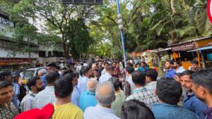 Pune: ‘We Just Want To Walk Safely’, Residents Flag Footpath Encroachment Near Kamala Nehru Park