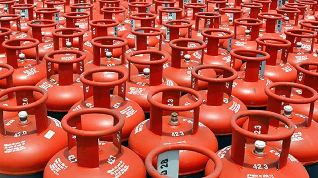 Domestic LPG Cylinder Price Hiked By Rs 29 Across India;  Rs 941.50 in Mumbai