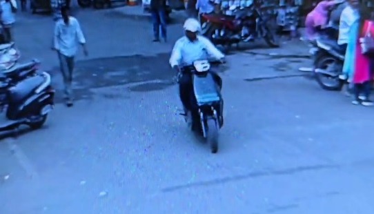 Pune Hospital IED Scare: Suspect Seen Arriving On Electric Vehicle, CCTV Footage Surfaces