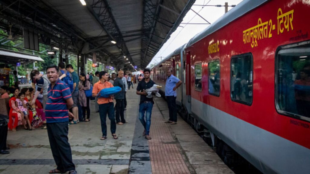Central Railway Food Price Hike: Vada Pav, Samosa Rates Increased At Stations From June 1