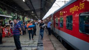 Central Railway Food Price Hike: Vada Pav, Samosa Rates Increased At Stations From June 1