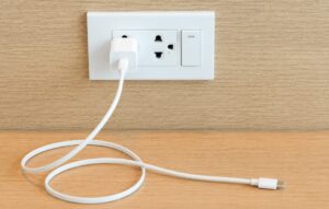 Mobile Charger Left Plugged In? Here’s How Much Electricity It Uses and Whether It Increases Your Power Bill