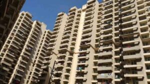 ‘2 Lifts for 400 Flats’: Noida Resident Questions the ‘Luxury’ Tag of High-Rise Apartments, Calls Them ‘Chawls’