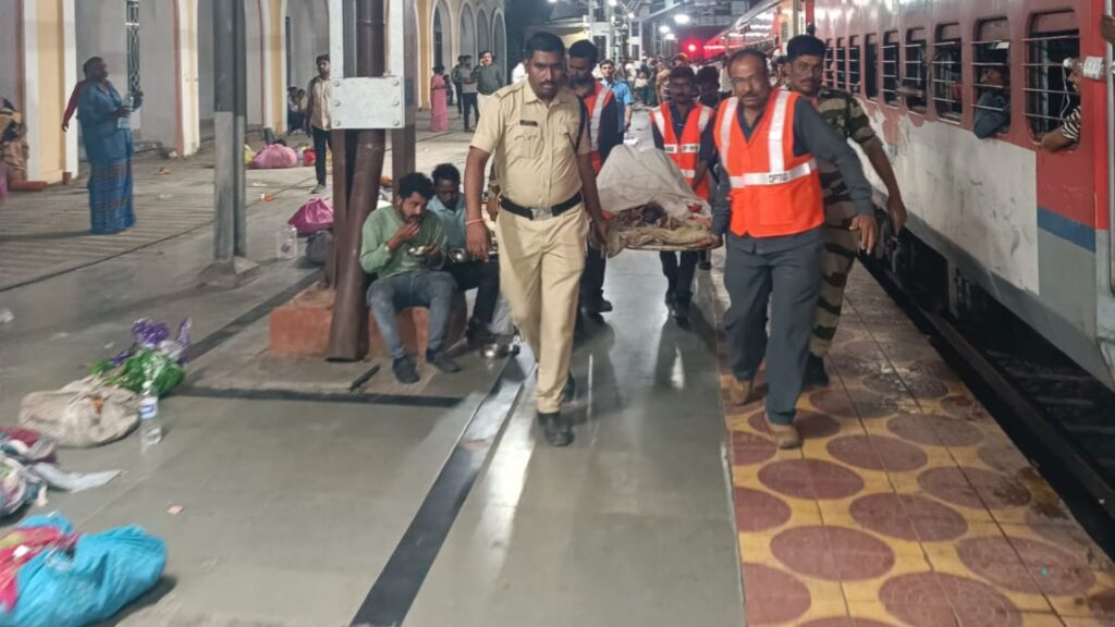 Mother, Newborn Safe After RPF Assists Emergency Delivery on Pune–Supaul Express