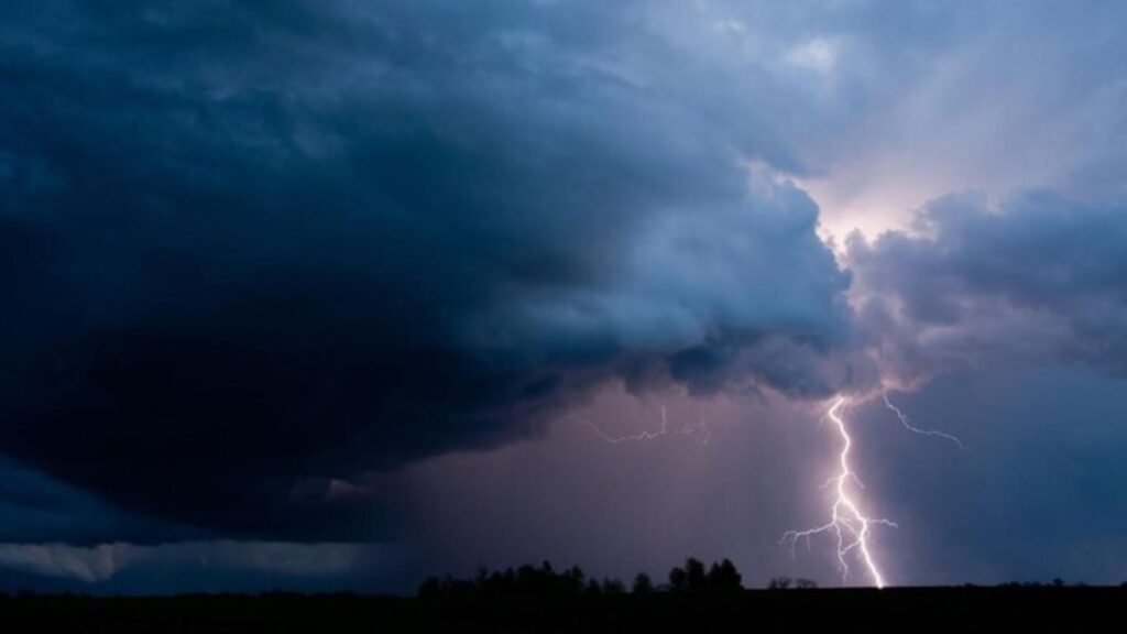 Maharashtra Weather Alert: Rain, Thunderstorms and Strong Winds Likely in Next 24 Hours; IMD Issues Yellow Alert for 24 Districts