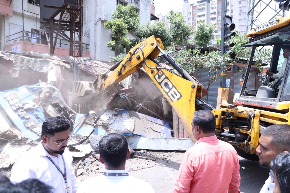 PCMC Demolishes 30 Illegal Structures in Thergaon to Accelerate Road-Widening Project