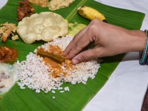 Sans Cutlery: Eat Your Food With Hands To Enjoy It More; Even Luxury Restaurants Ask Diners to Eat With Their Hands