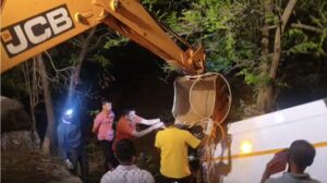 Pune Accident News: Two Mumbai Tourists Died After Bus Plunges Into Gorge at Pabe Ghat While Heading to Rajgad Fort